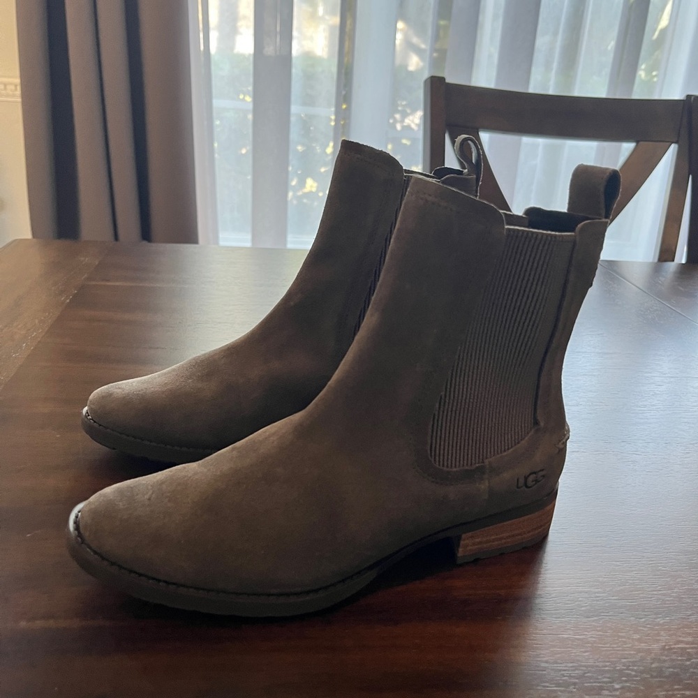 UGG Hillburst II Waterproof Suede Chelsea Boots- Gray Size 7 NEW